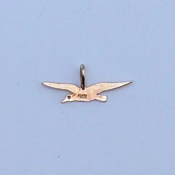 Beautiful Vintage Solid 14K Yellow Gold Diamond Cut Flying Seagull Pendant Charm
